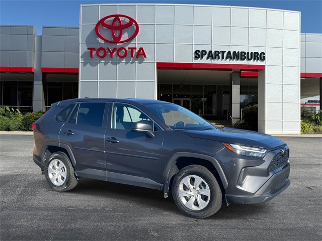2024 Toyota RAV4 LE's photo