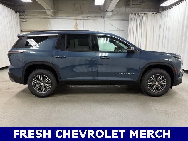 2026 Chevrolet Traverse photo 2