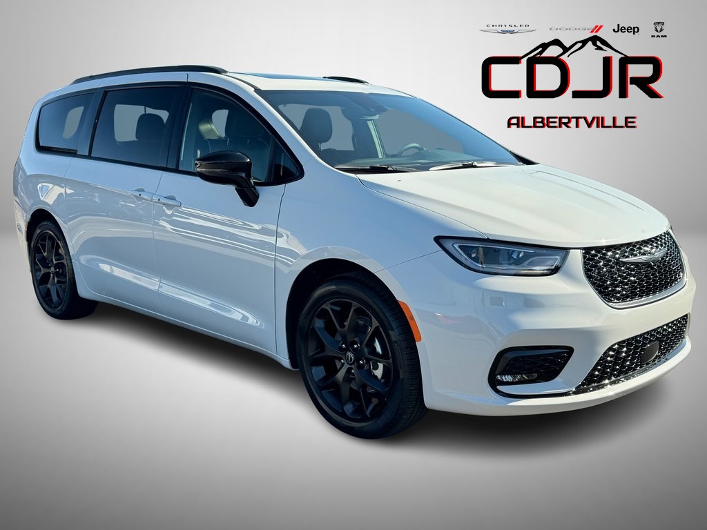 2026 Chrysler Pacifica Limited's photo