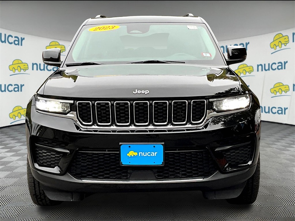 2023 Jeep Grand Cherokee Laredo photo 2