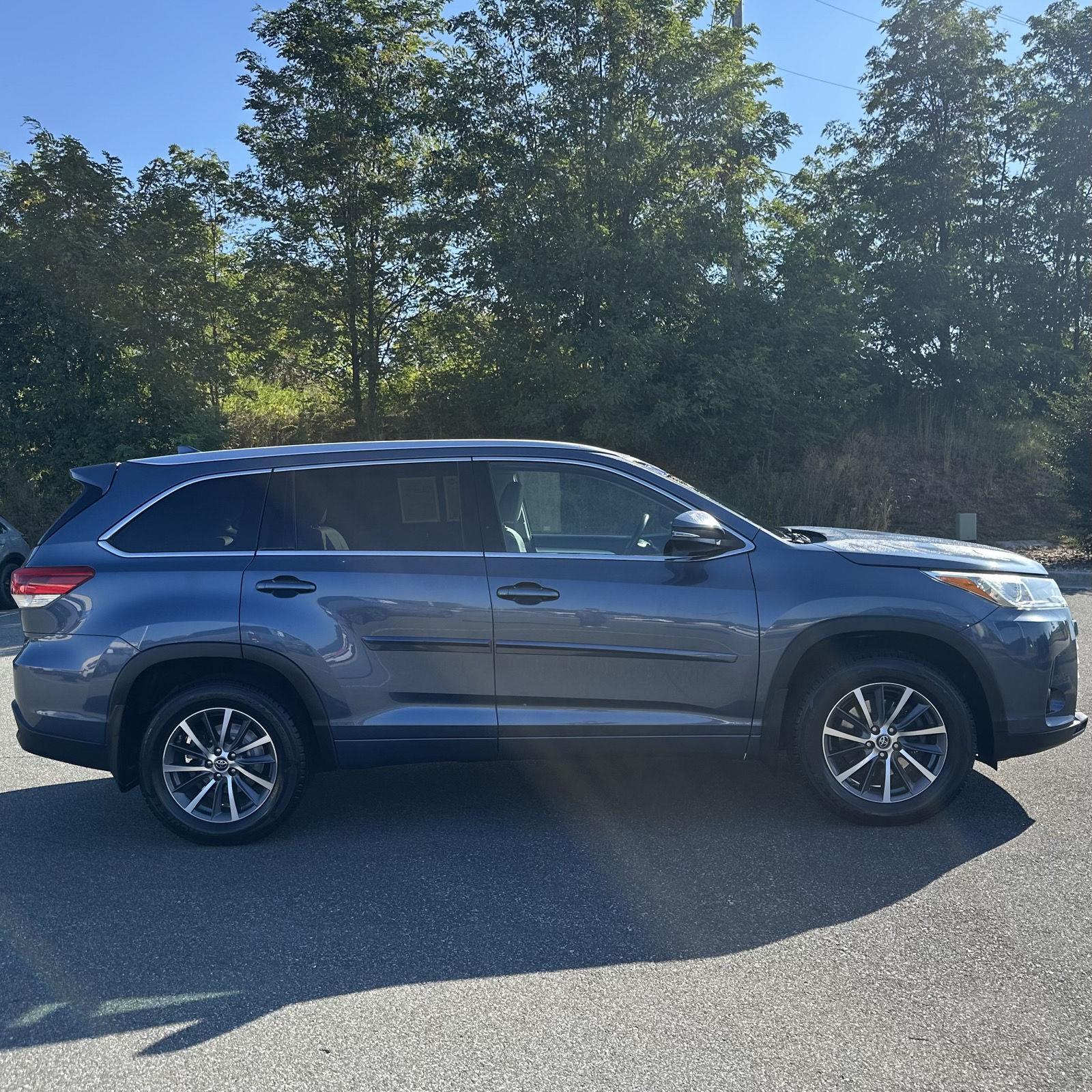 2017 Toyota Highlander XLE photo 5