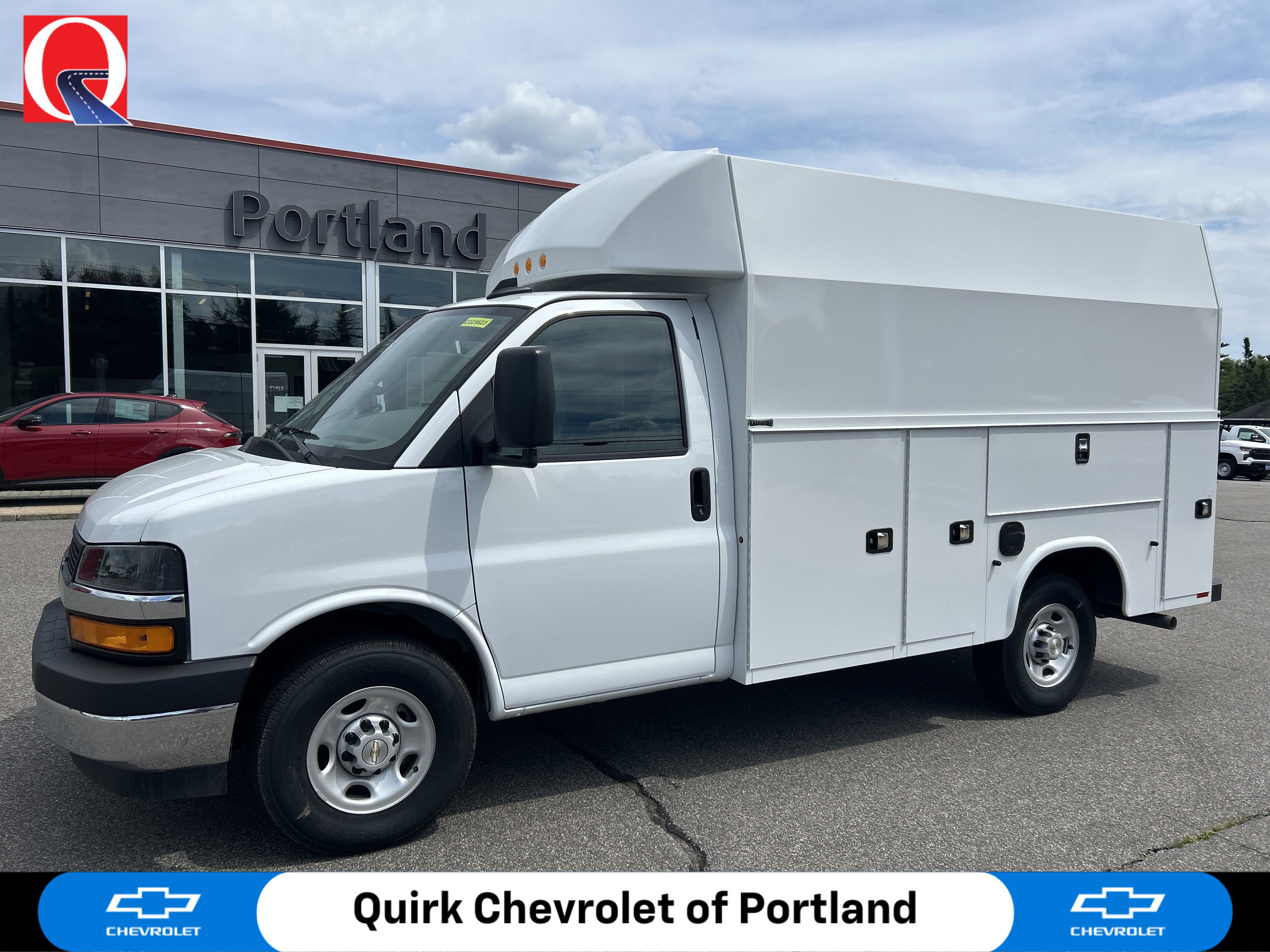 2025 Chevrolet Express Cutaway Base's photo
