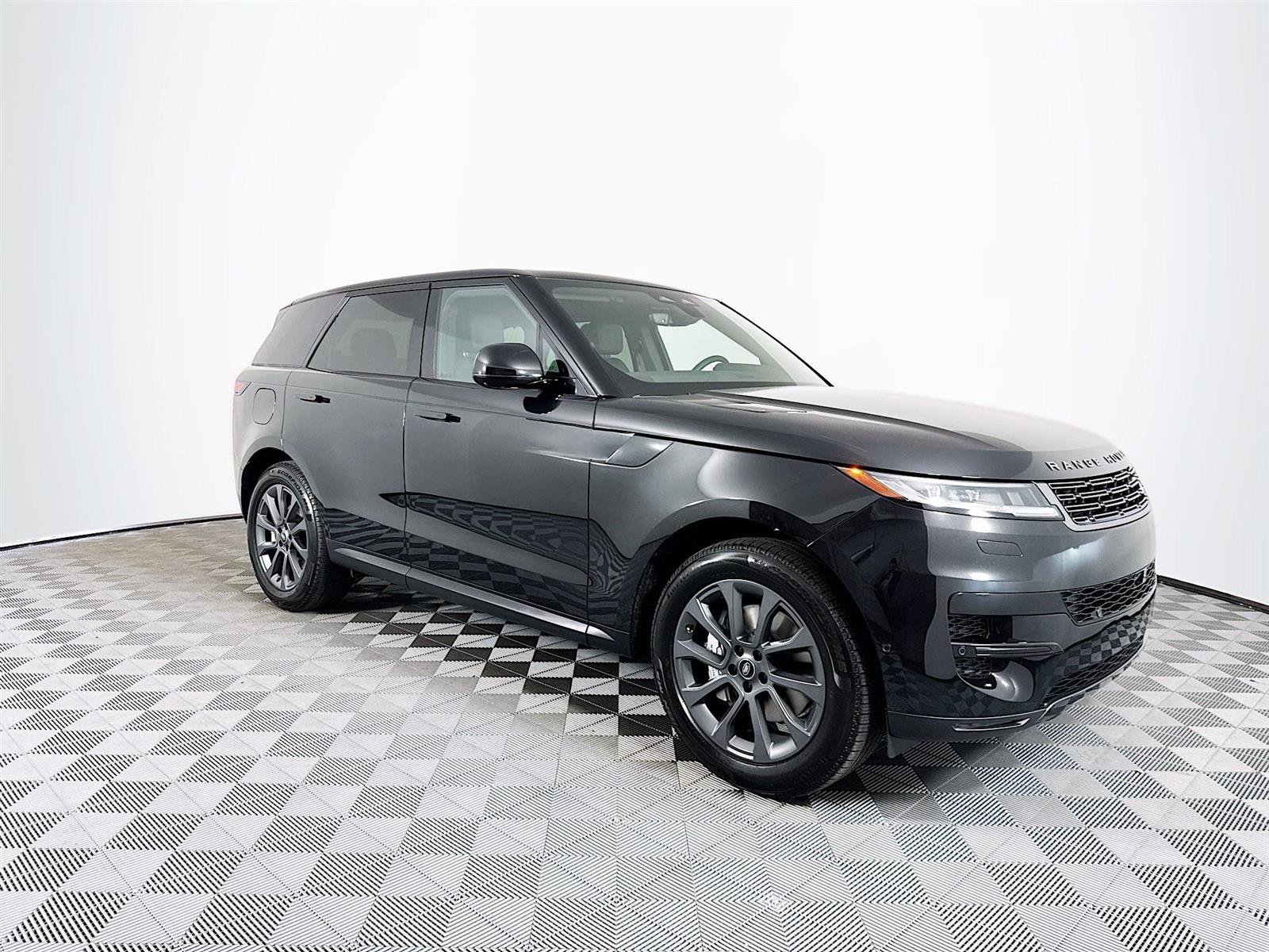 2025 Land Rover Range Rover Sport P360 S photo 3