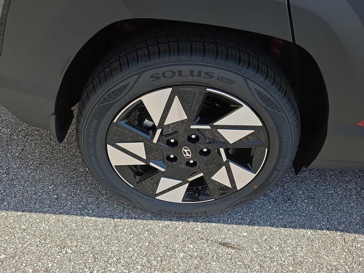 2025 Hyundai Kona SEL photo 7