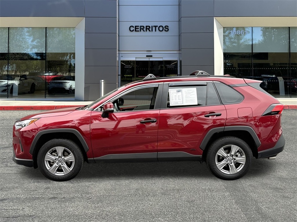 2023 Toyota RAV4 Hybrid XLE photo 8