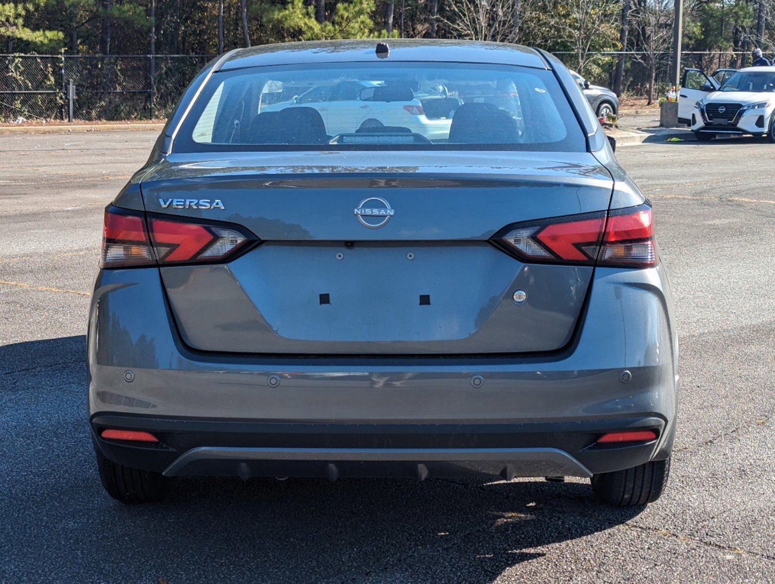 2025 Nissan Versa 1.6 S photo 4