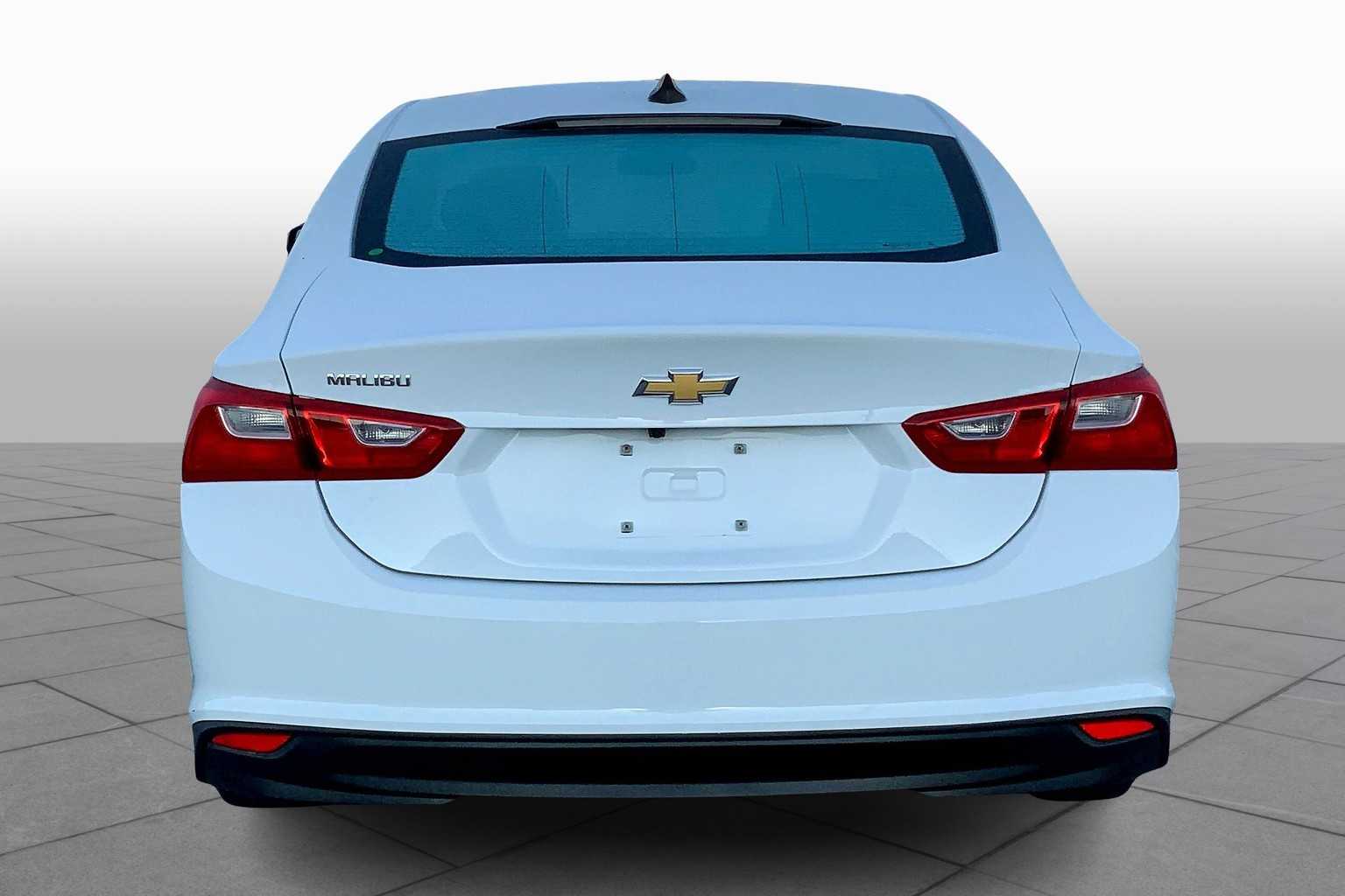 2022 Chevrolet Malibu LS photo 4