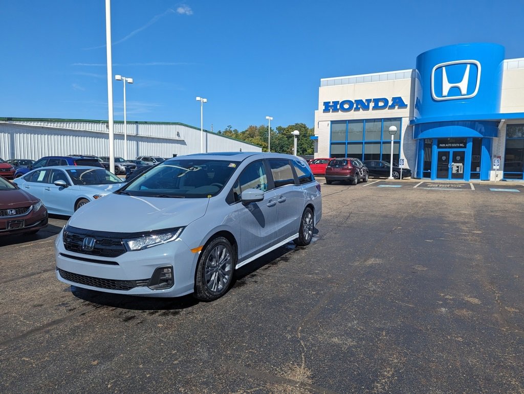 2026 Honda Odyssey Touring photo 5