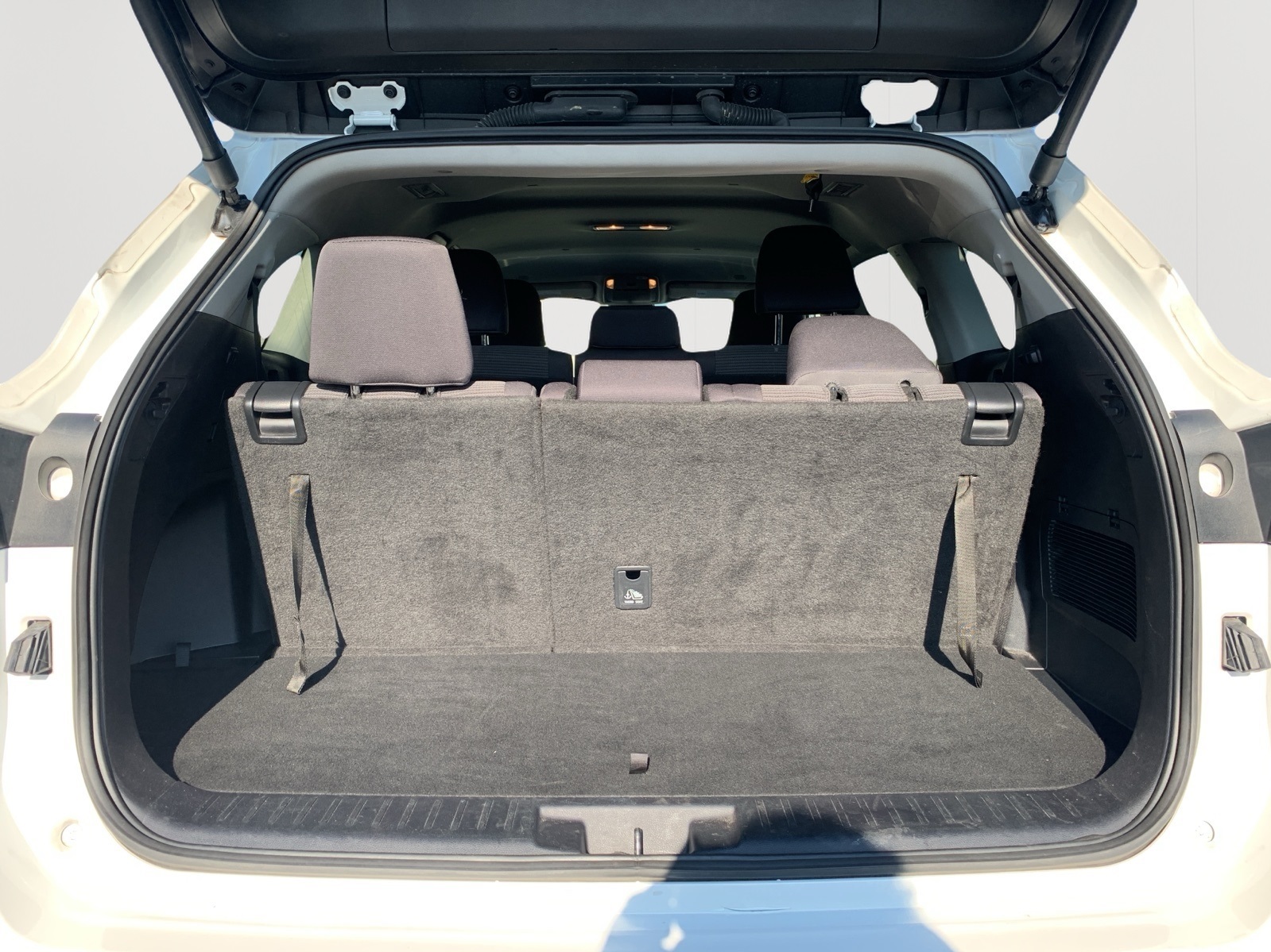 2024 Toyota Highlander LE photo 28