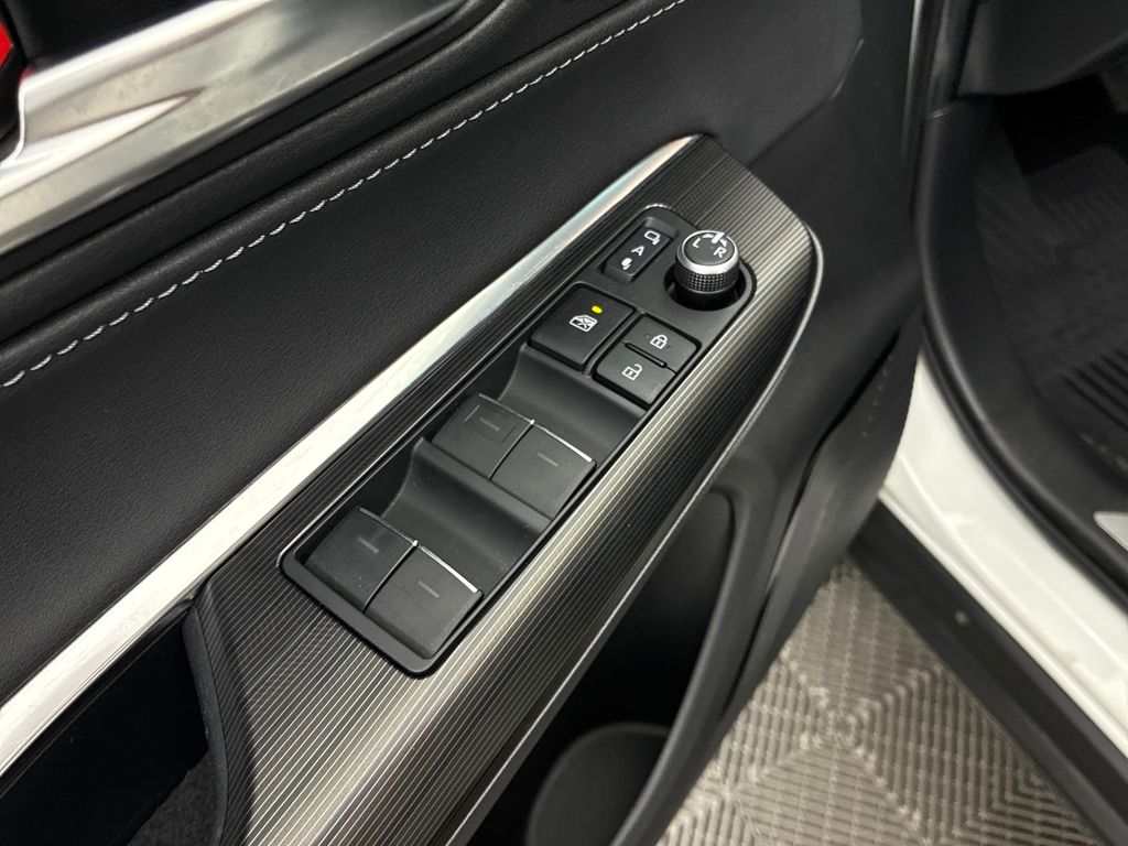 2021 Toyota Venza XLE photo 19