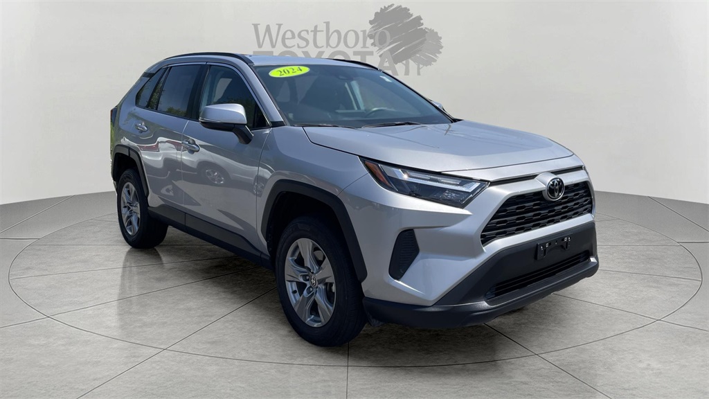2024 Toyota RAV4 XLE's photo