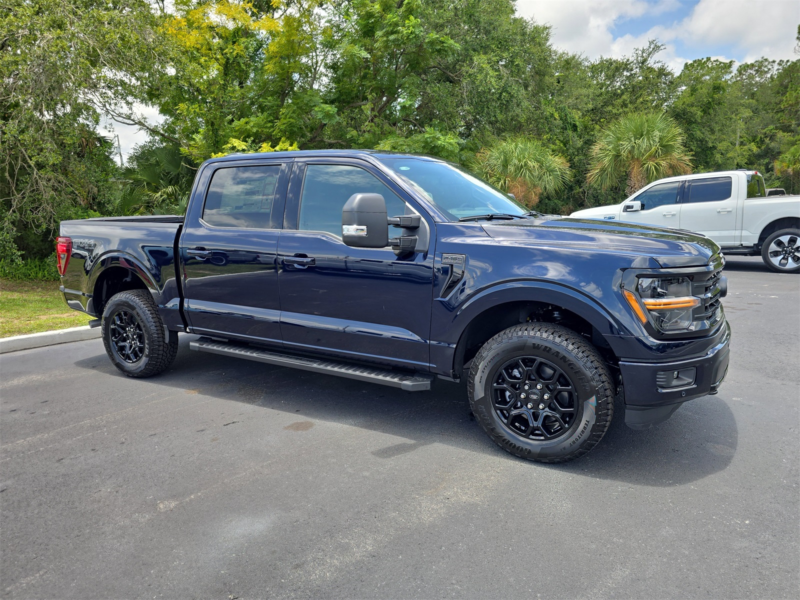 2025 Ford F-150 XLT photo 2