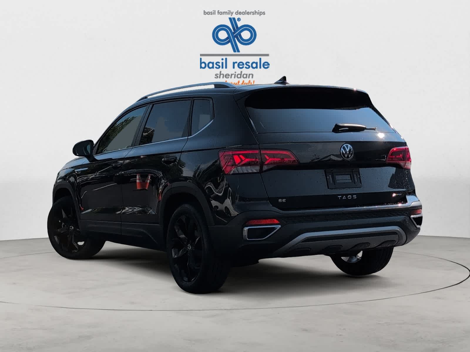 2022 Volkswagen Taos SE photo 2