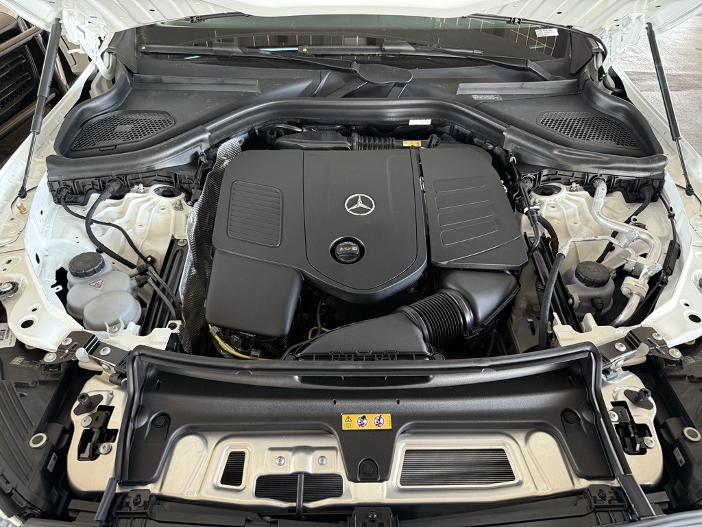2026 Mercedes Benz GLC 300 photo 8