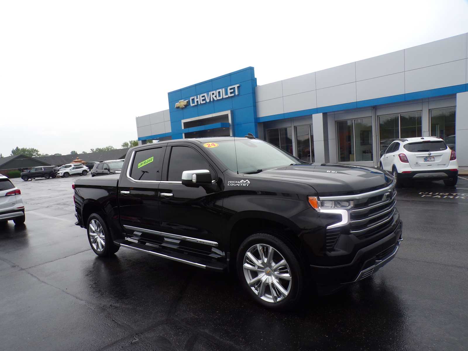 2024 Chevrolet Silverado 1500 High Country photo 2