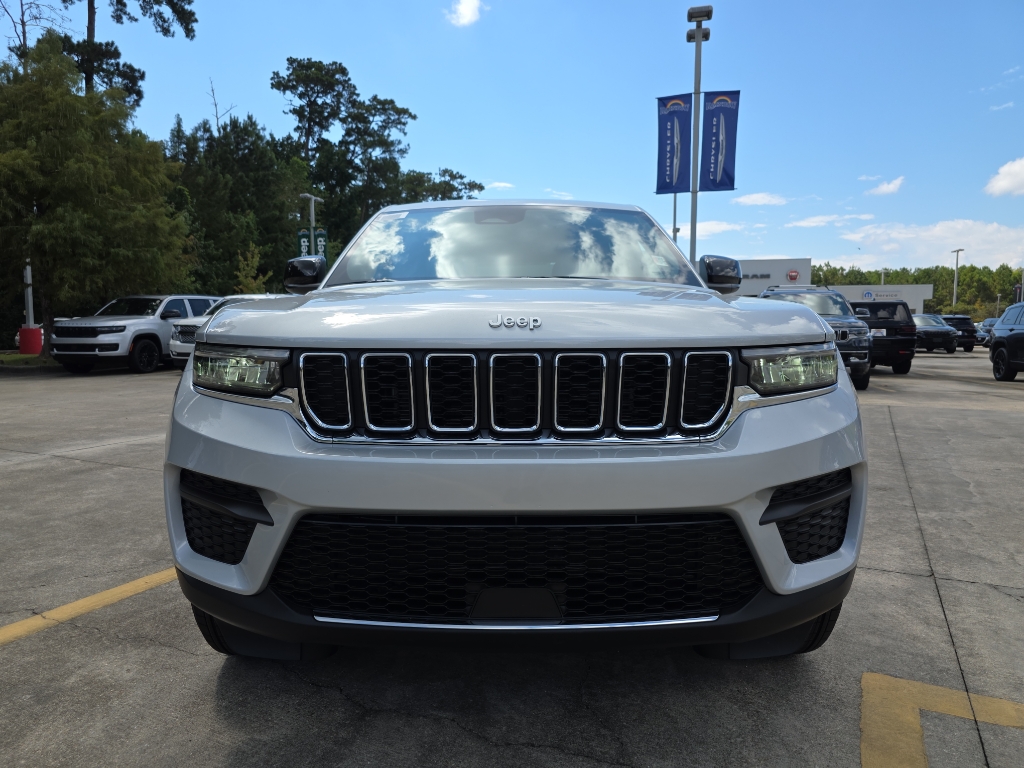 2025 Jeep Grand Cherokee Laredo X photo 2