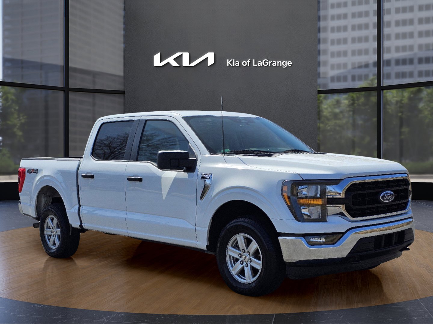 2023 Ford F-150 XLT photo 3