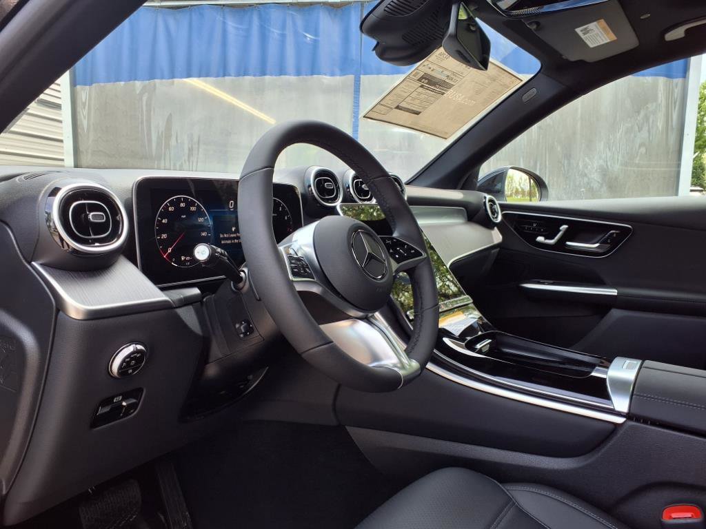 2025 Mercedes Benz GLC 300 4MATIC photo 7