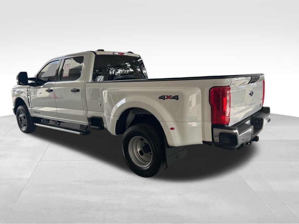 2025 Ford F-350 photo 3