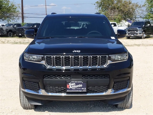2025 Jeep Grand Cherokee Laredo Altitude photo 3