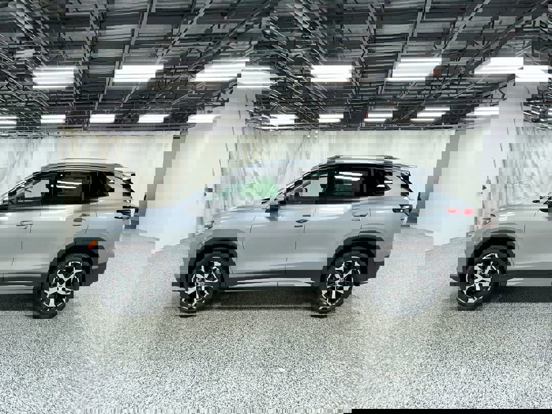 2025 Volkswagen Tiguan SE photo 3