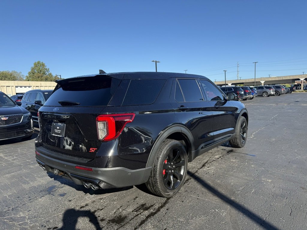 2022 Ford Explorer ST photo 3