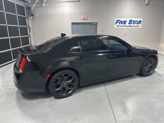 2022 Chrysler 300 Touring L photo 7