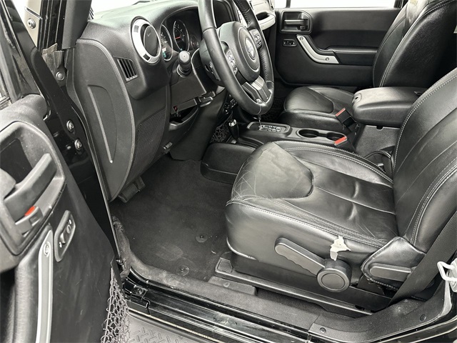 2014 Jeep Wrangler Sahara photo 3