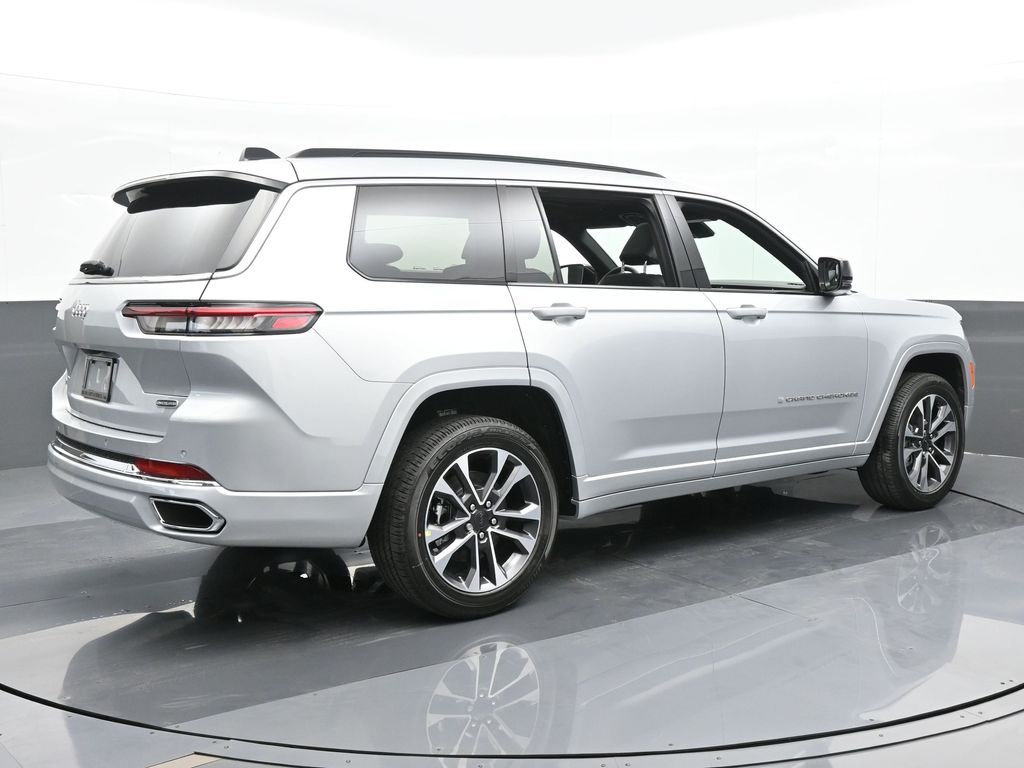 2024 Jeep Grand Cherokee Overland photo 4