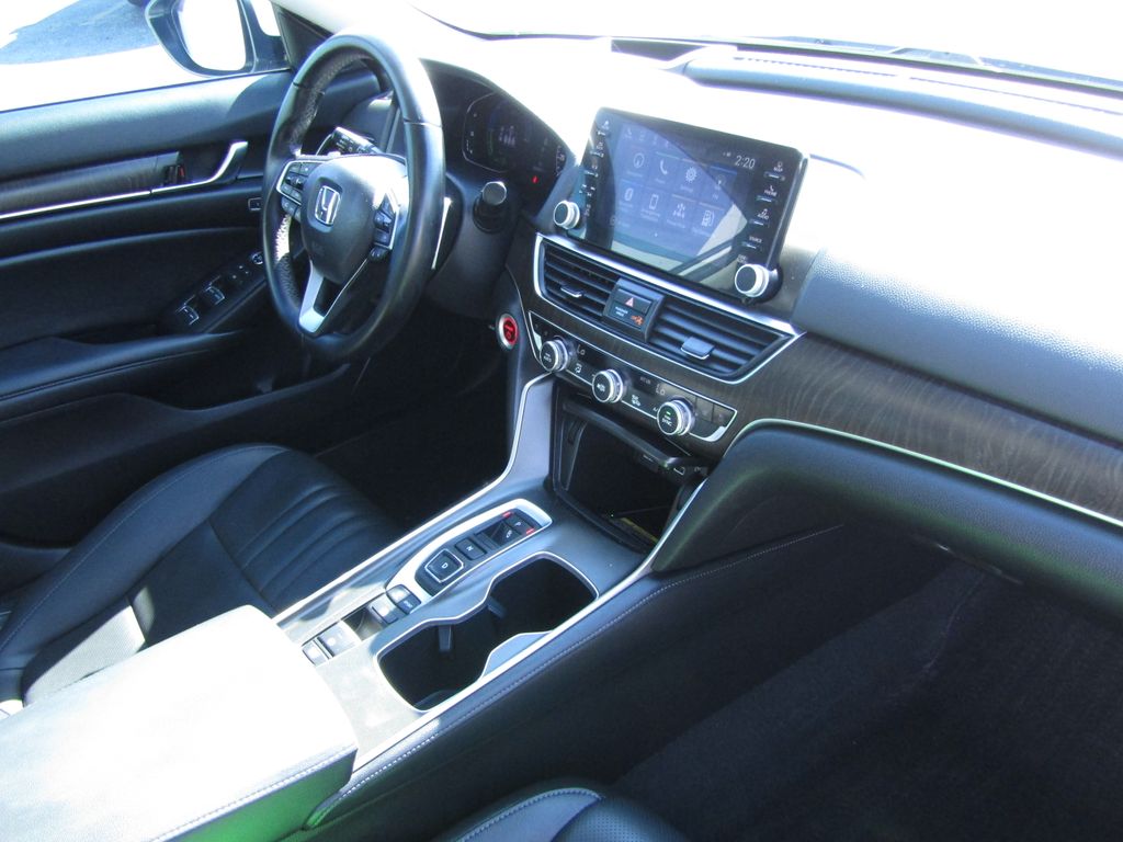 2022 Honda Accord Hybrid Touring photo 6