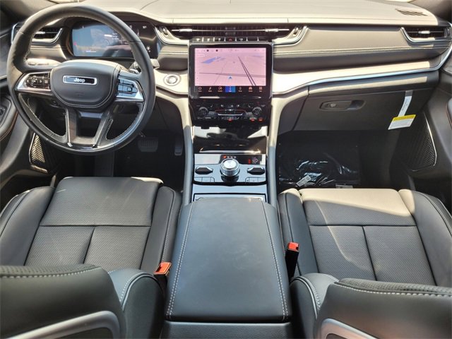 2025 Jeep Grand Cherokee Overland photo 15