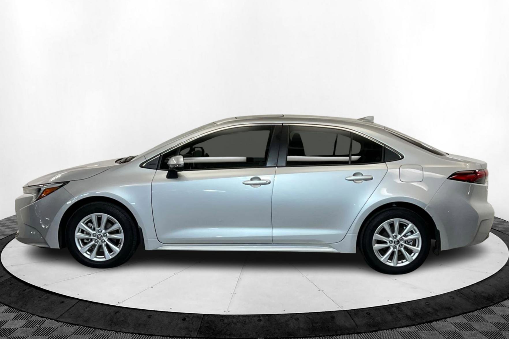 2024 Toyota Corolla Hybrid LE photo 2