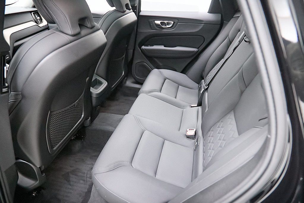 2026 VOLVO XC60 - Image 21