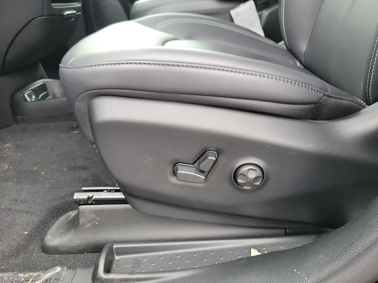 2025 Chrysler Voyager LX photo 12