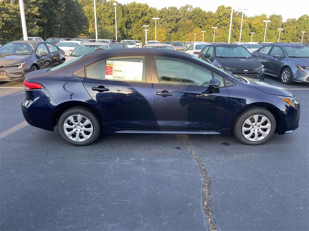 2025 Toyota Corolla LE photo 8
