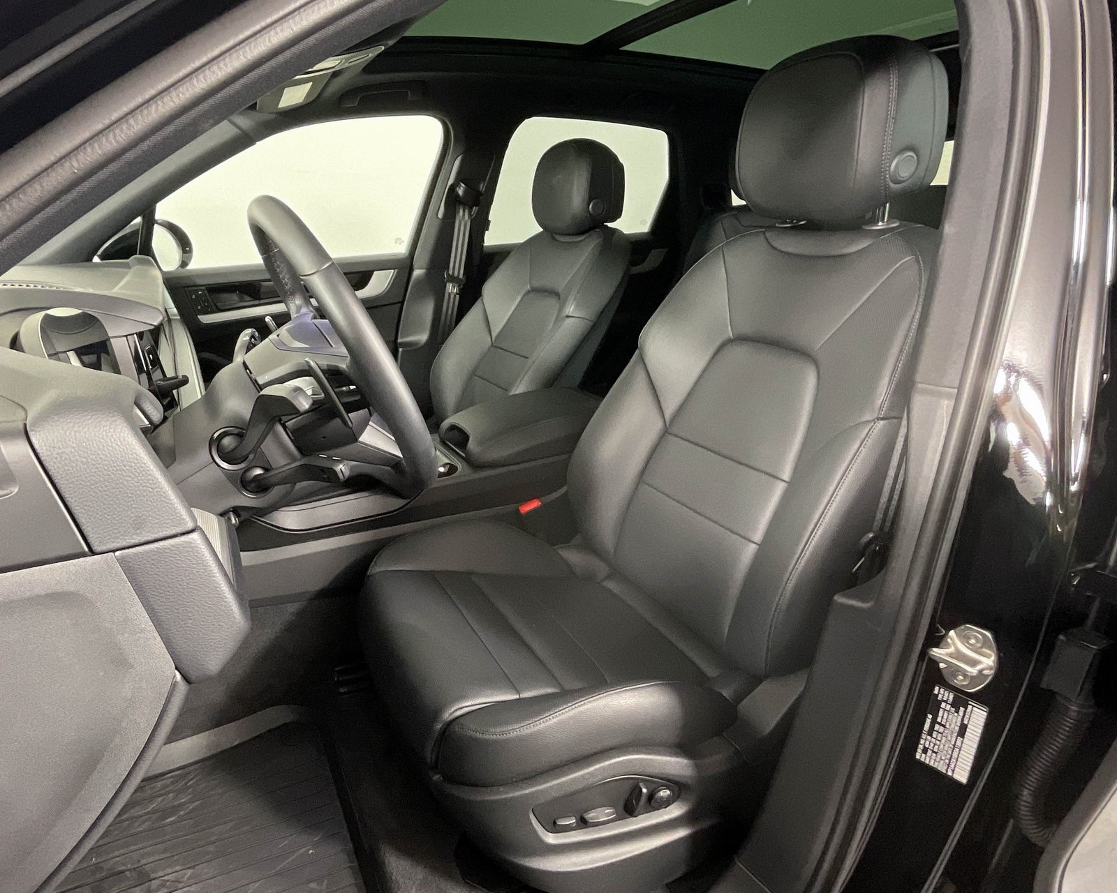 2024 Porsche Cayenne photo 5
