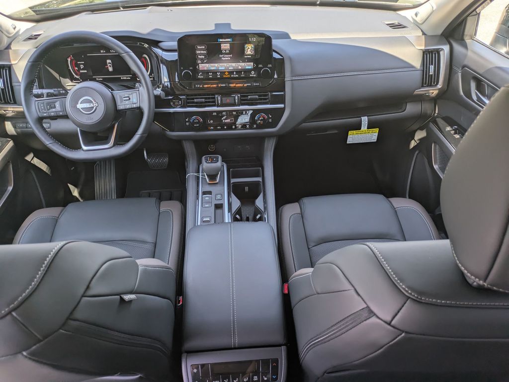 2025 Nissan Pathfinder Platinum photo 24
