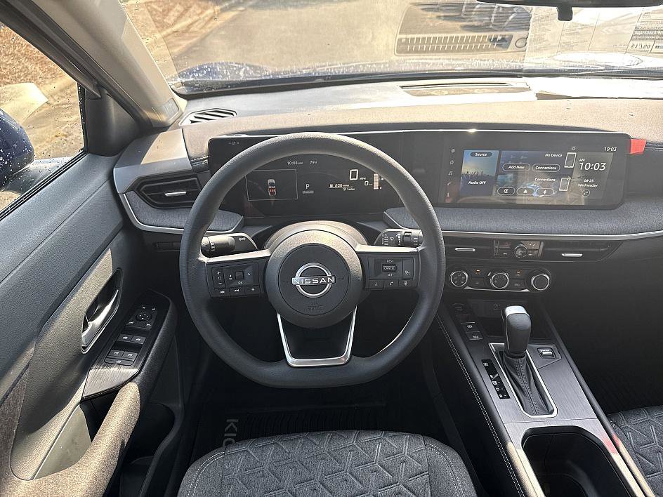 2025 Nissan Kicks SV photo 12