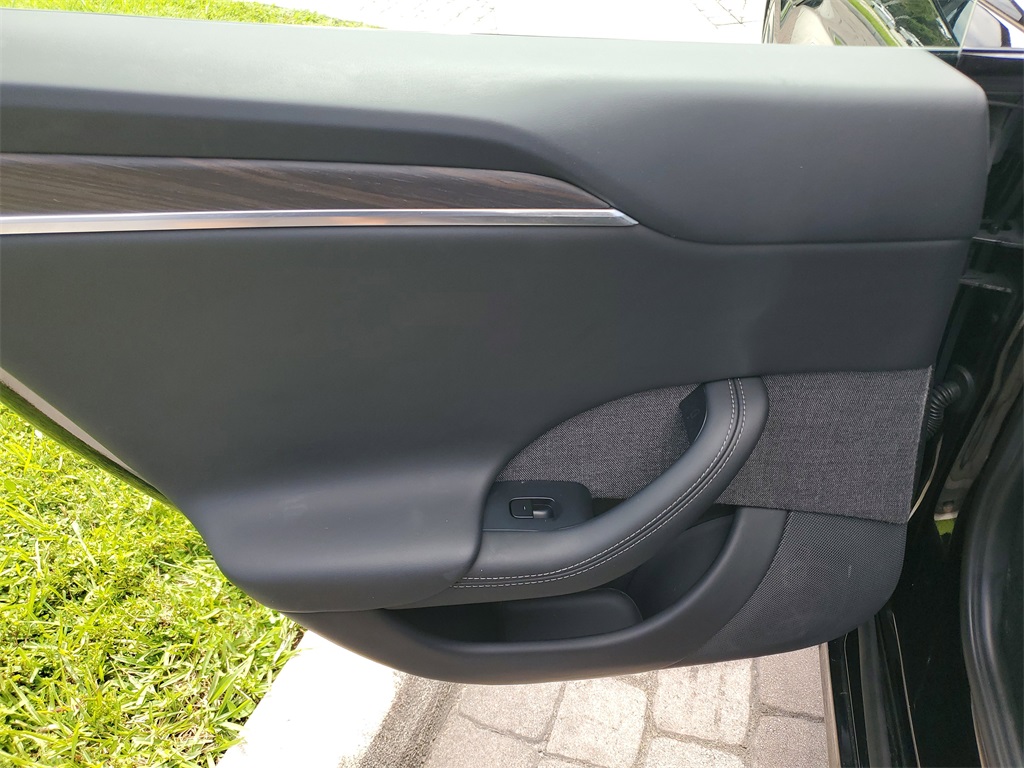 2022 Tesla Model S photo 10