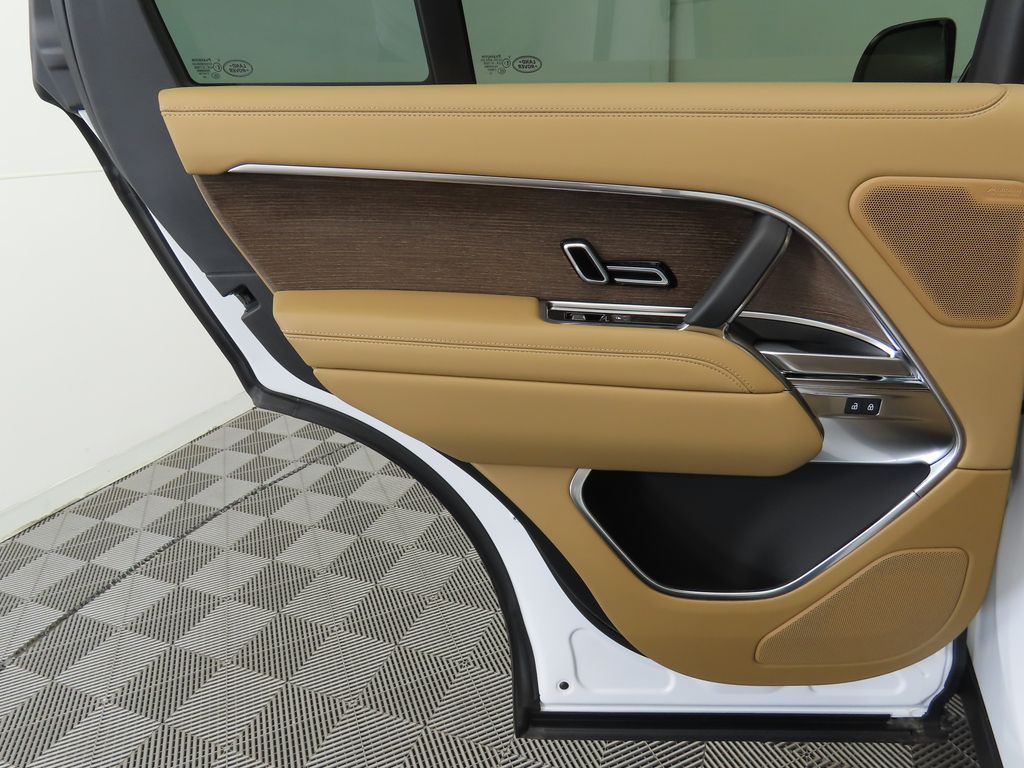 2025 Land Rover Range Rover SE photo 23
