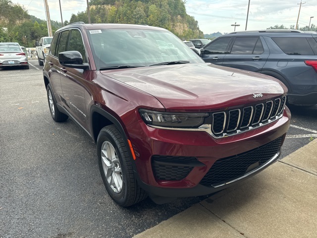 2025 Jeep Grand Cherokee Laredo X photo 2