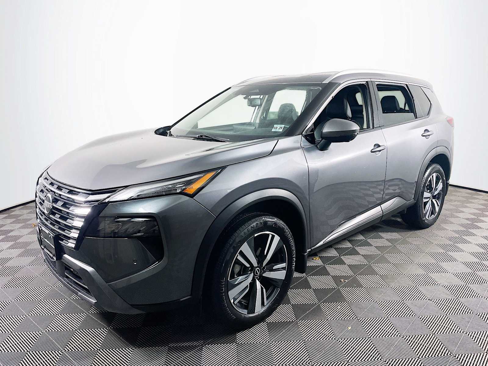 2024 Nissan Rogue SL's photo