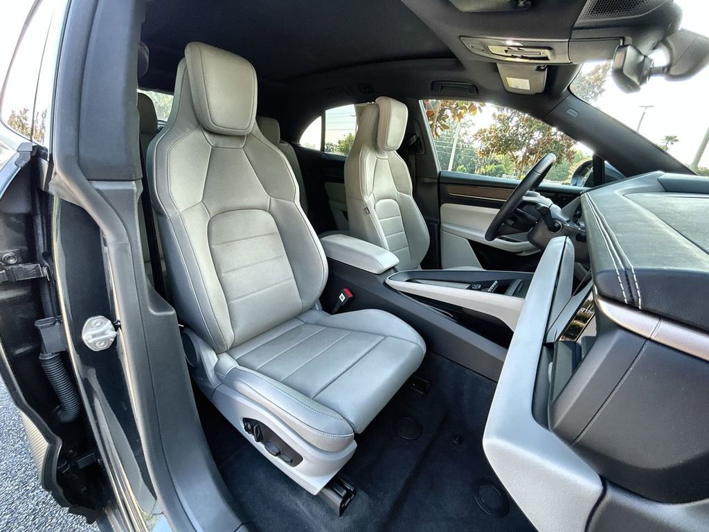 2024 Porsche Macan Electric 4 photo 28