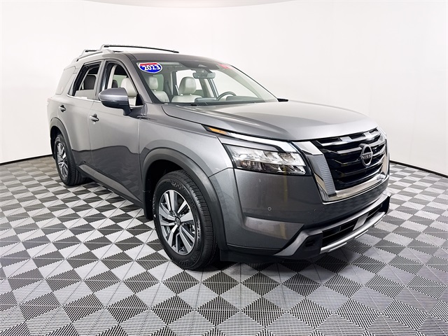 2023 Nissan Pathfinder SL's photo