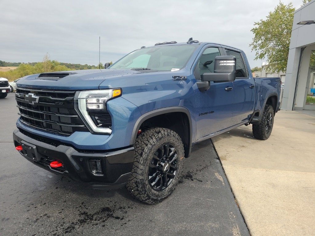 2026 Chevrolet Silverado 2500HD photo 3