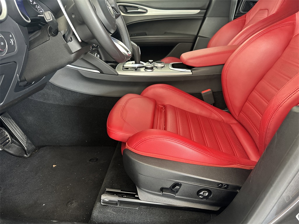 2023 Alfa Romeo Stelvio Ti photo 12
