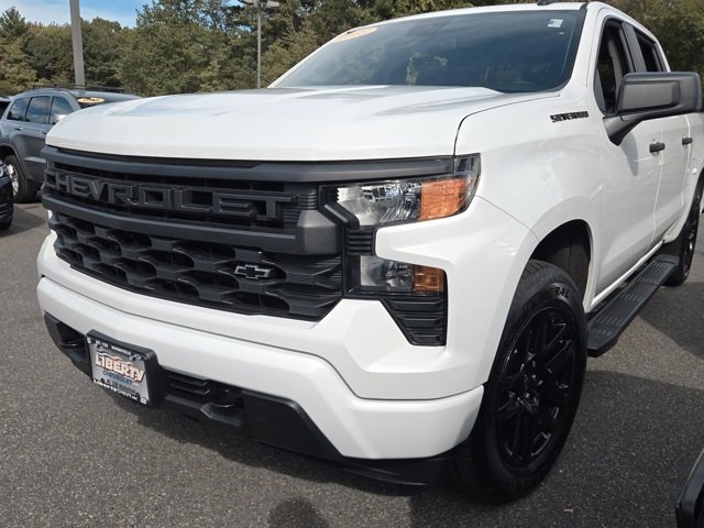 2023 Chevrolet Silverado 1500 Custom photo 2