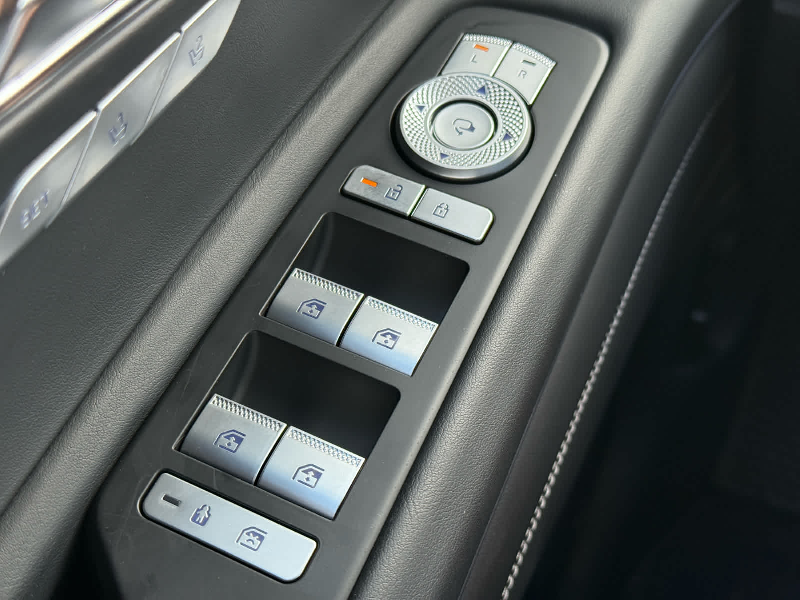 2025 Genesis GV80 2.5T Advanced photo 23