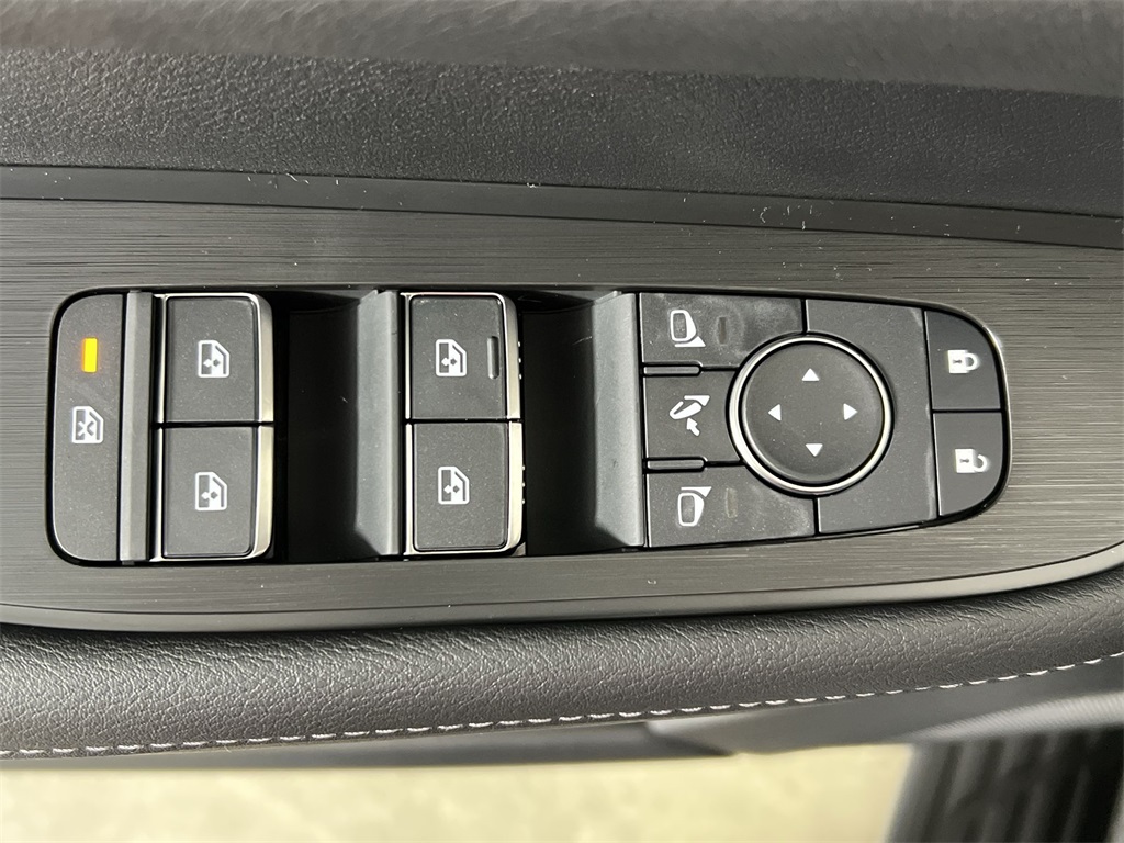 2025 Nissan Armada SL photo 15