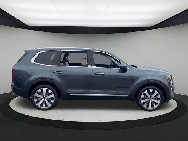2022 Kia Telluride S photo 2